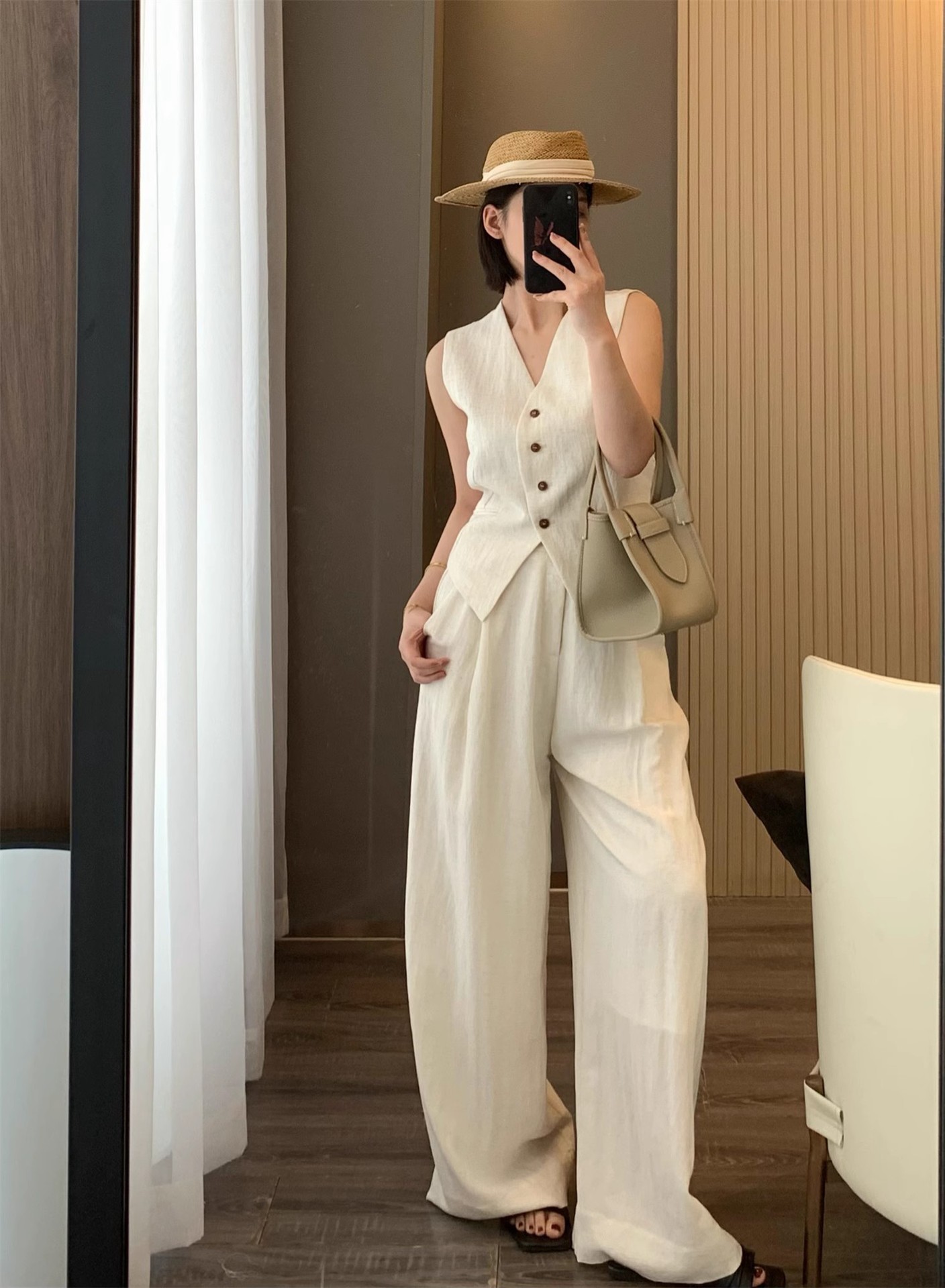 https://fulmo-img-server.com/pants-set/a6580601-6e84-4907-b686-0a0b130d78b6.jpg