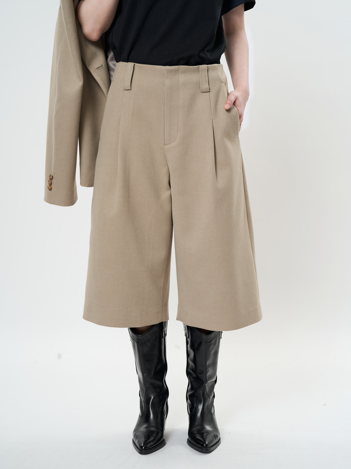 パンツセットアップ 洗練ショートパンツセットアップ