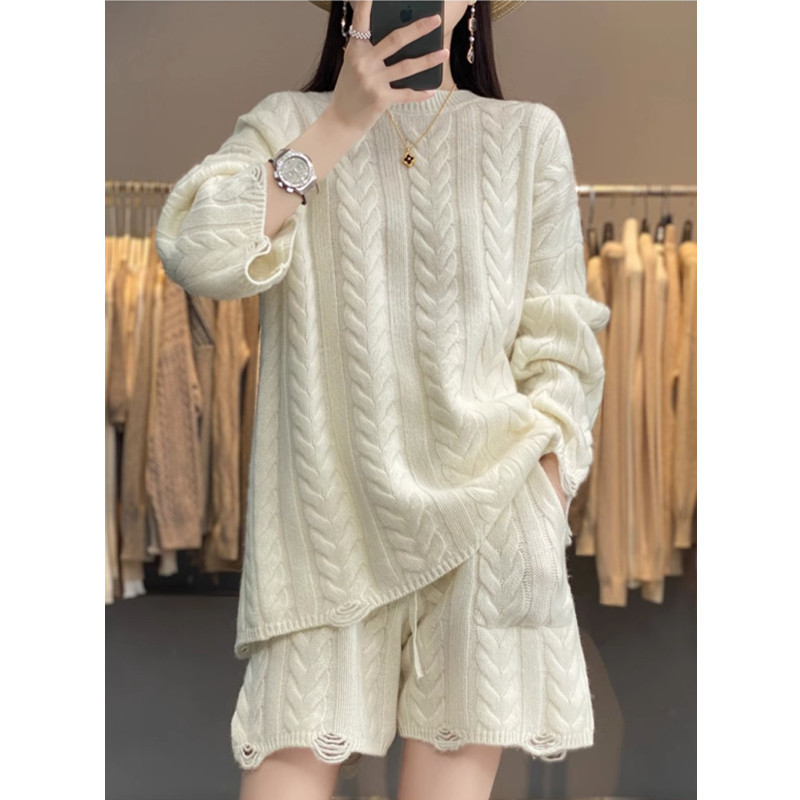 パンツセットアップ ケーブル編みニットトップスとショートパンツの二点セット