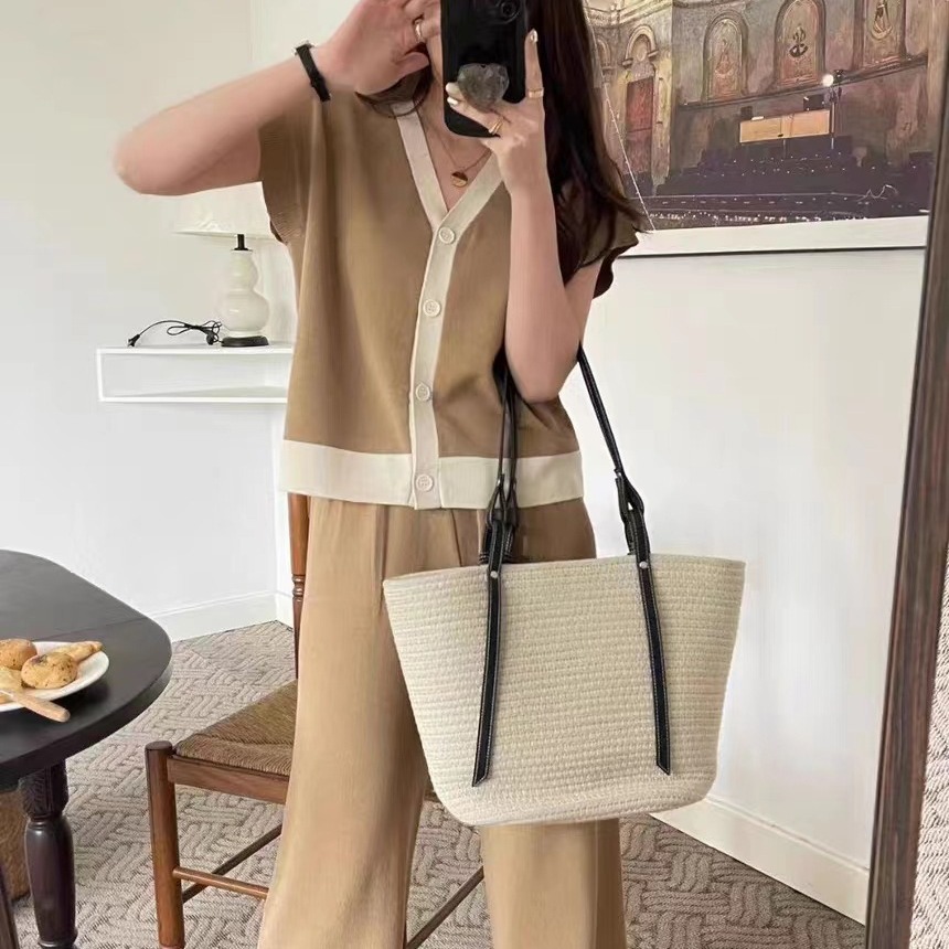 https://fulmo-img-server.com/pants-set/ad2a14b8-be08-479c-8d05-44282aea13b2.jpg