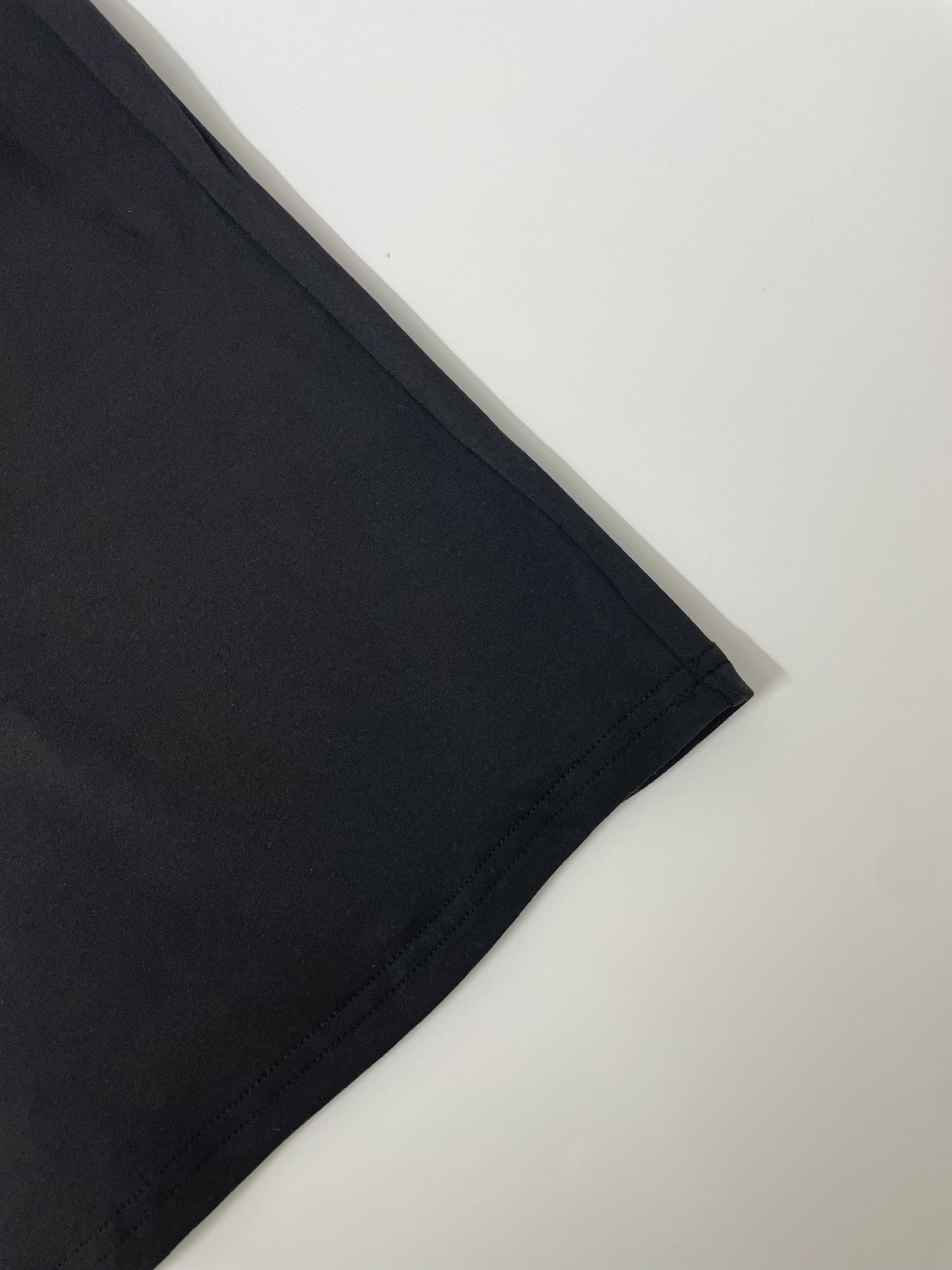 https://fulmo-img-server.com/pants-set/aeb7adc9-5dfa-4436-b96a-f5f78f0a3235.jpg