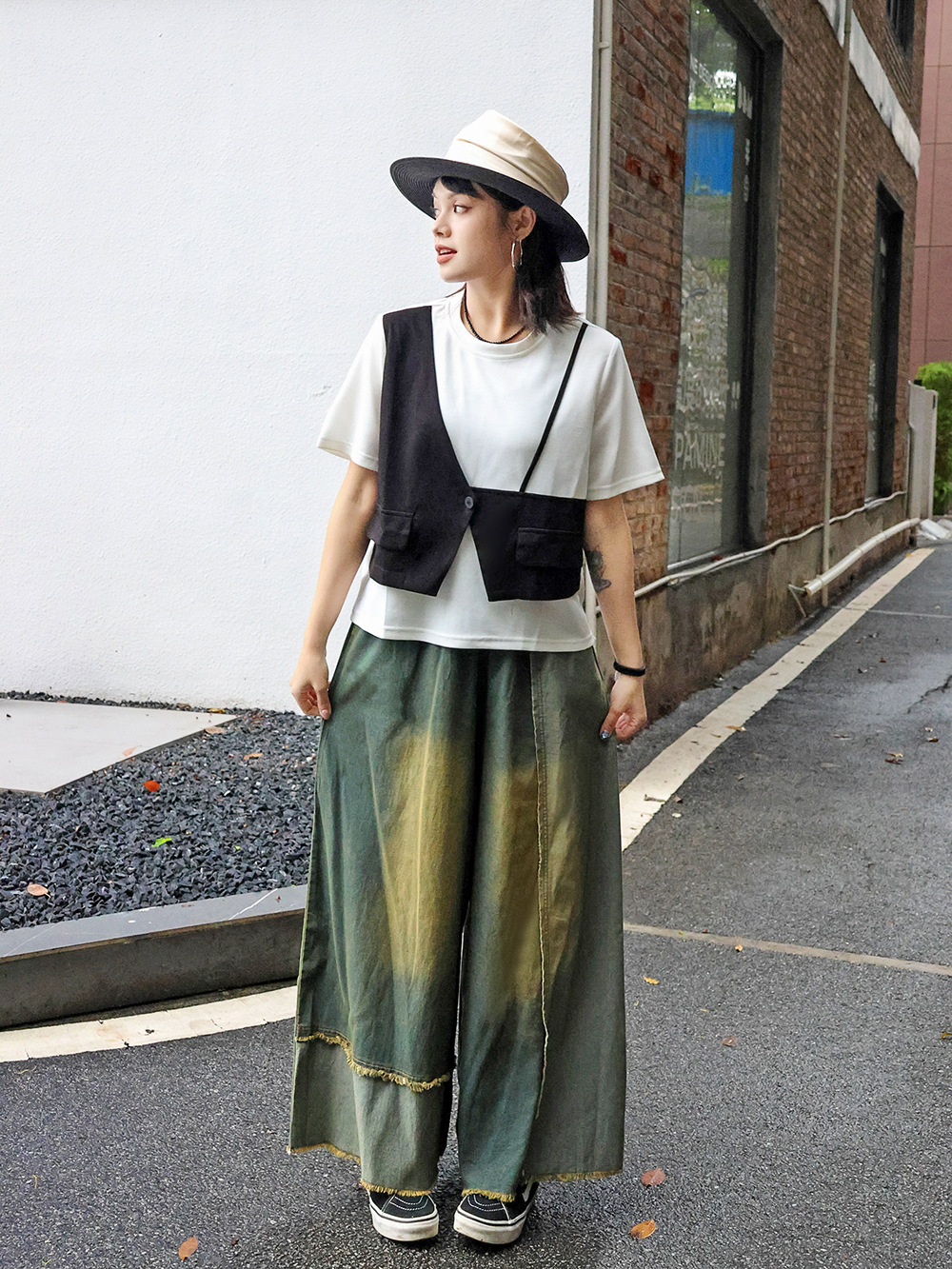 https://fulmo-img-server.com/pants-set/aee6d0ee-947c-4617-b5a4-8e1e0fd2c56a.jpg