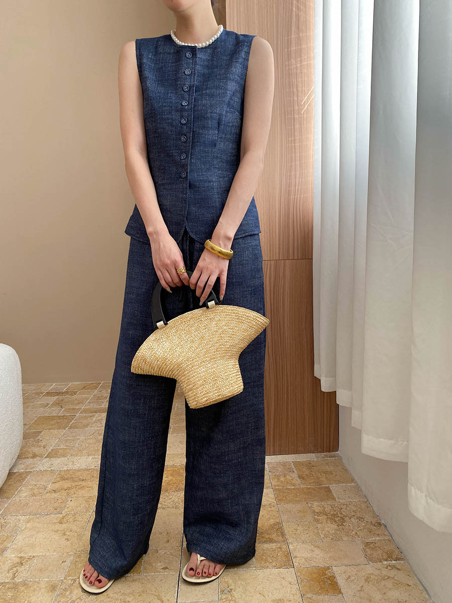 https://fulmo-img-server.com/pants-set/b06802fd-ab50-4a04-b2a4-d20c384e81b3.jpg