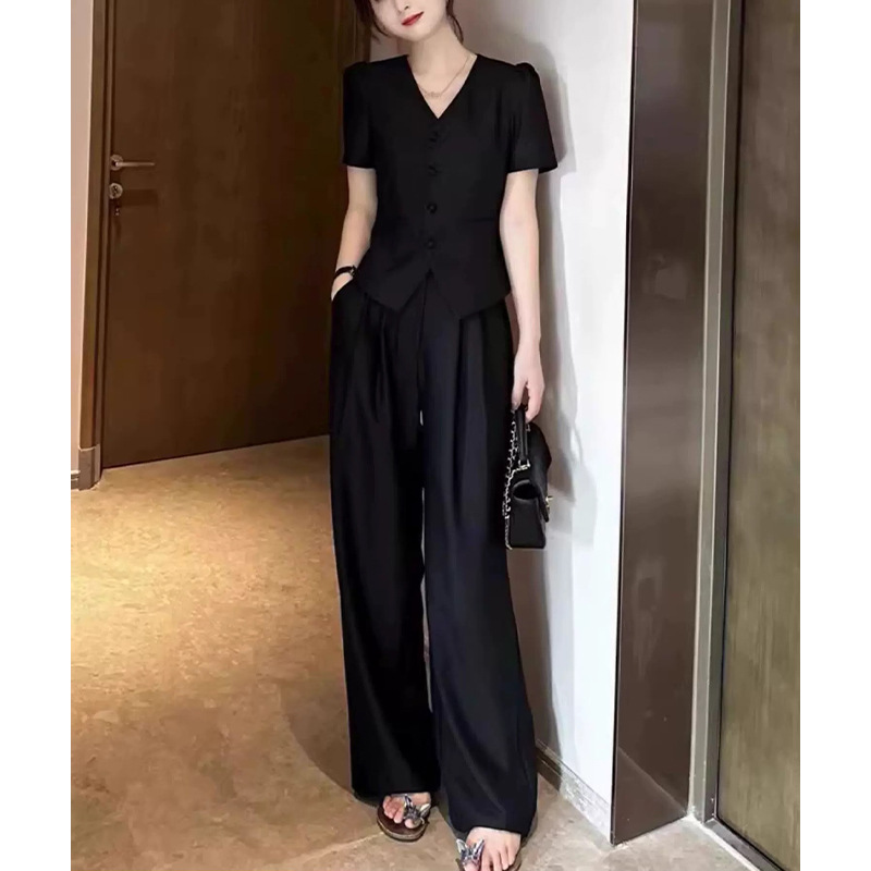 https://fulmo-img-server.com/pants-set/b217edbb-8d25-4c2c-b1ec-d3eb9f916a05.jpg
