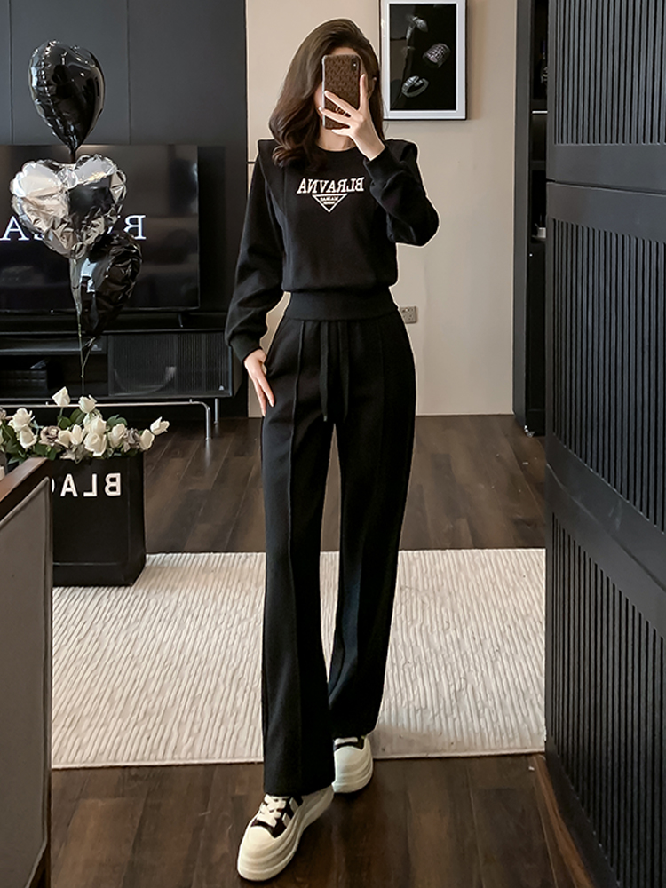 https://fulmo-img-server.com/pants-set/b3ca6889-dc7b-484c-b970-74e058d4feb8.jpg