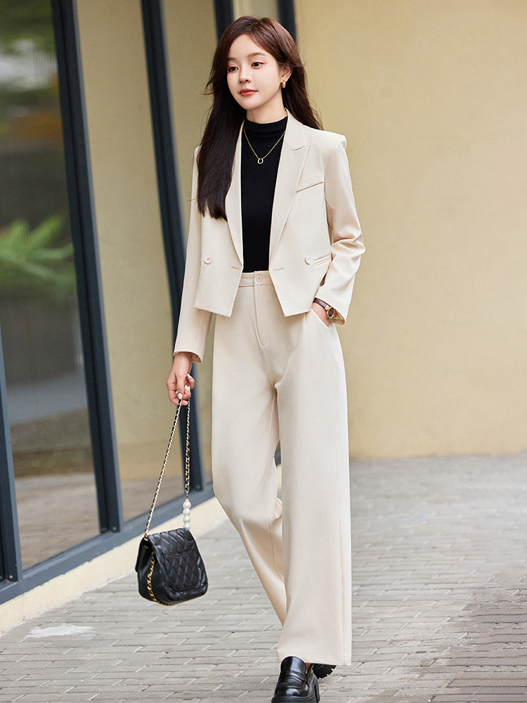 https://fulmo-img-server.com/pants-set/b5013aa8-092f-43fa-85ee-a62f2af50ab3.jpg