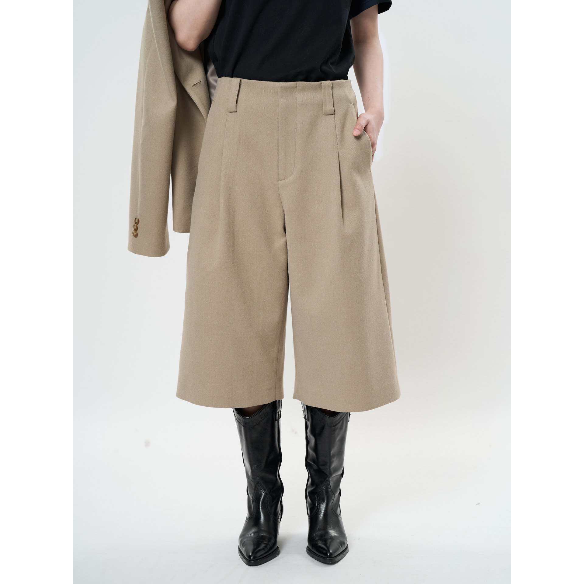 パンツセットアップ 洗練ショートパンツセットアップ
