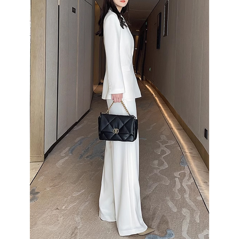 https://fulmo-img-server.com/pants-set/b7afaaec-2d90-4001-821c-b9e60e73c606.jpg