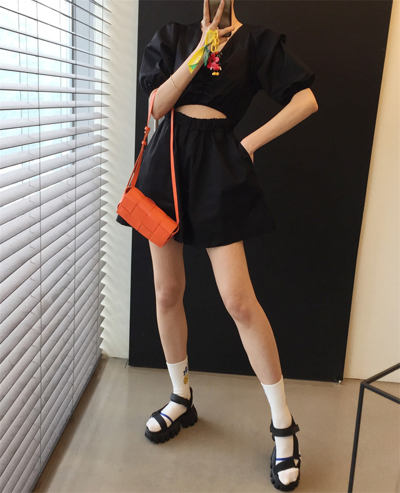 パンツセットアップ レトロ風透かし彫りパフスリーブショート丈セットアップ