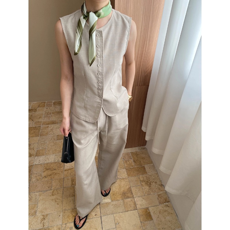 https://fulmo-img-server.com/pants-set/c10fc924-95b5-400f-99ab-05adaedcad49.jpg