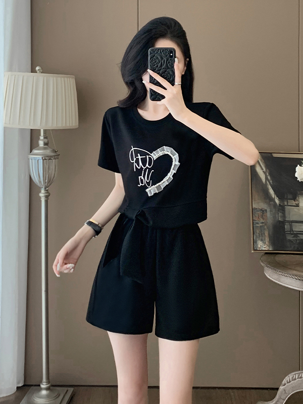 https://fulmo-img-server.com/pants-set/c3a59aaf-838a-4c8d-ae35-0da3ff5a406f.jpg