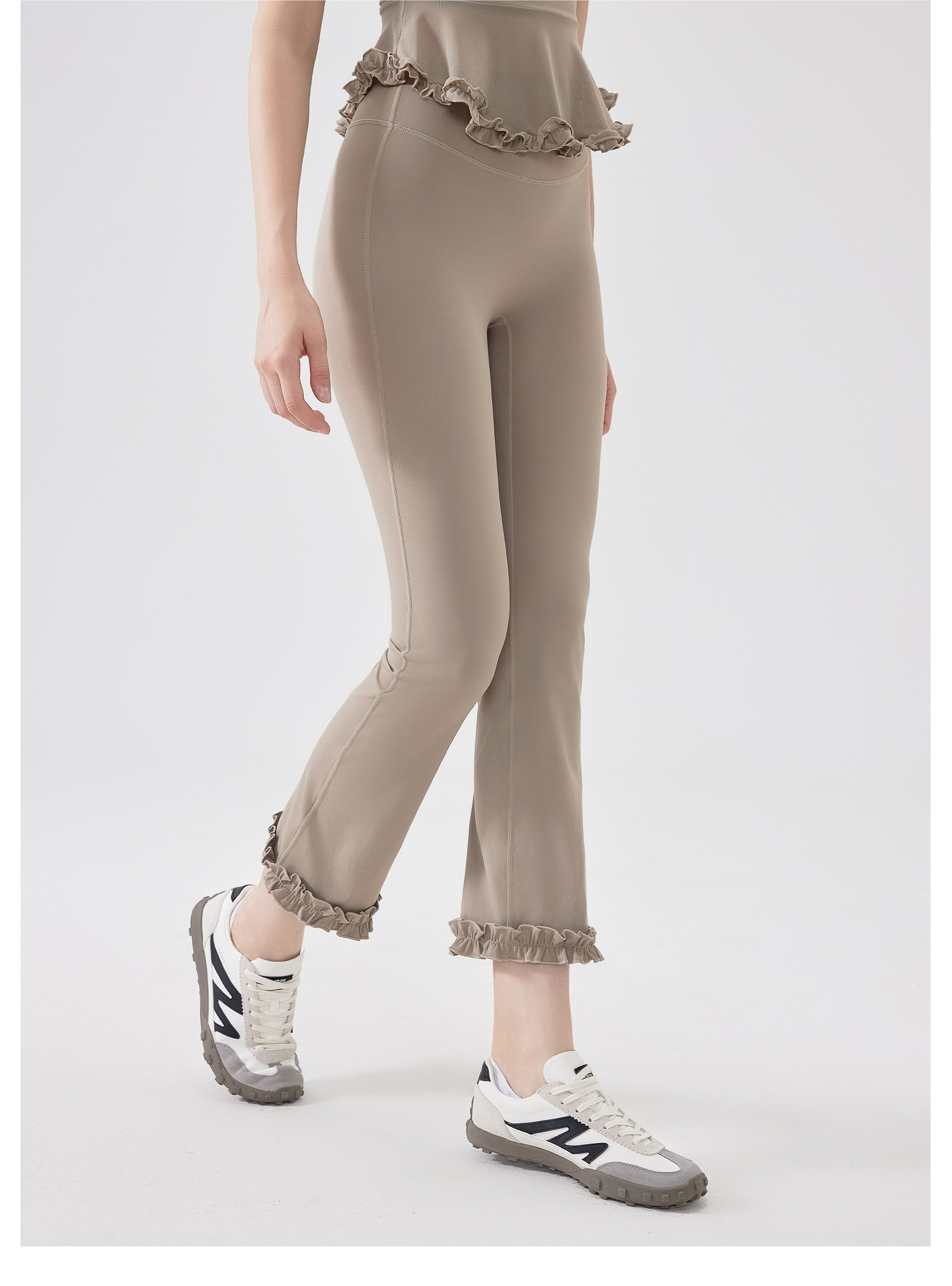 パンツセットアップ フリル裾デザイン ペプラムセットアップ