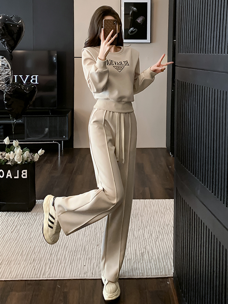 https://fulmo-img-server.com/pants-set/d38f114b-640d-40e8-8211-b516413898be.jpg