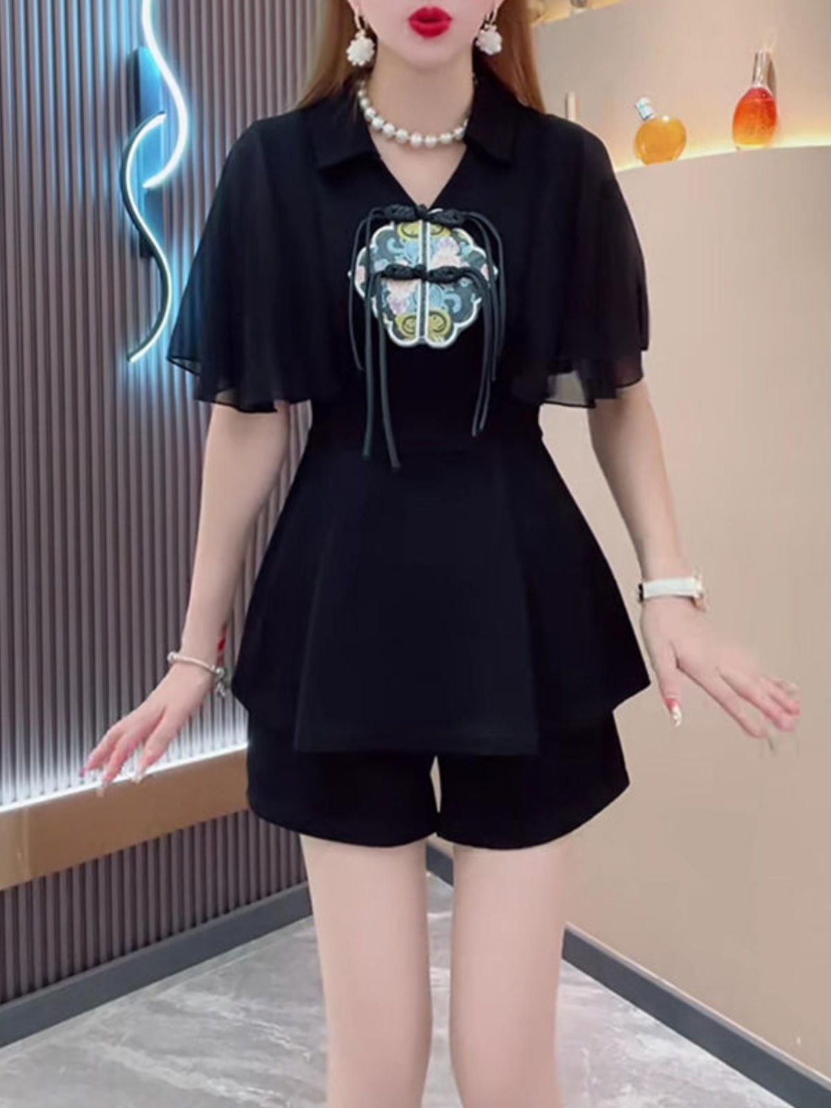 パンツセットアップ ショート 刺繍飾り紐付きフレアセットアップ