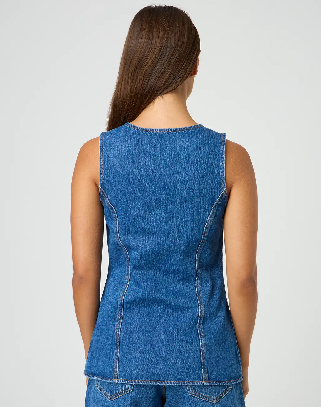 パンツセットアップ デニムベストとショートパンツの上品セットアップ