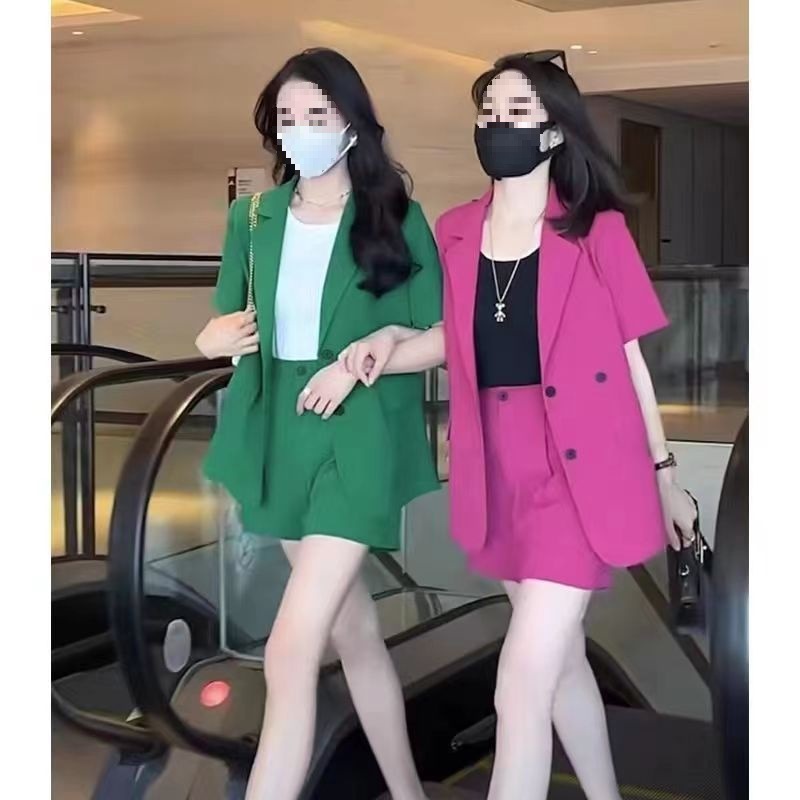 パンツセットアップ 夏の定番ダブルボタン仕立て半袖上着ショート丈二点組