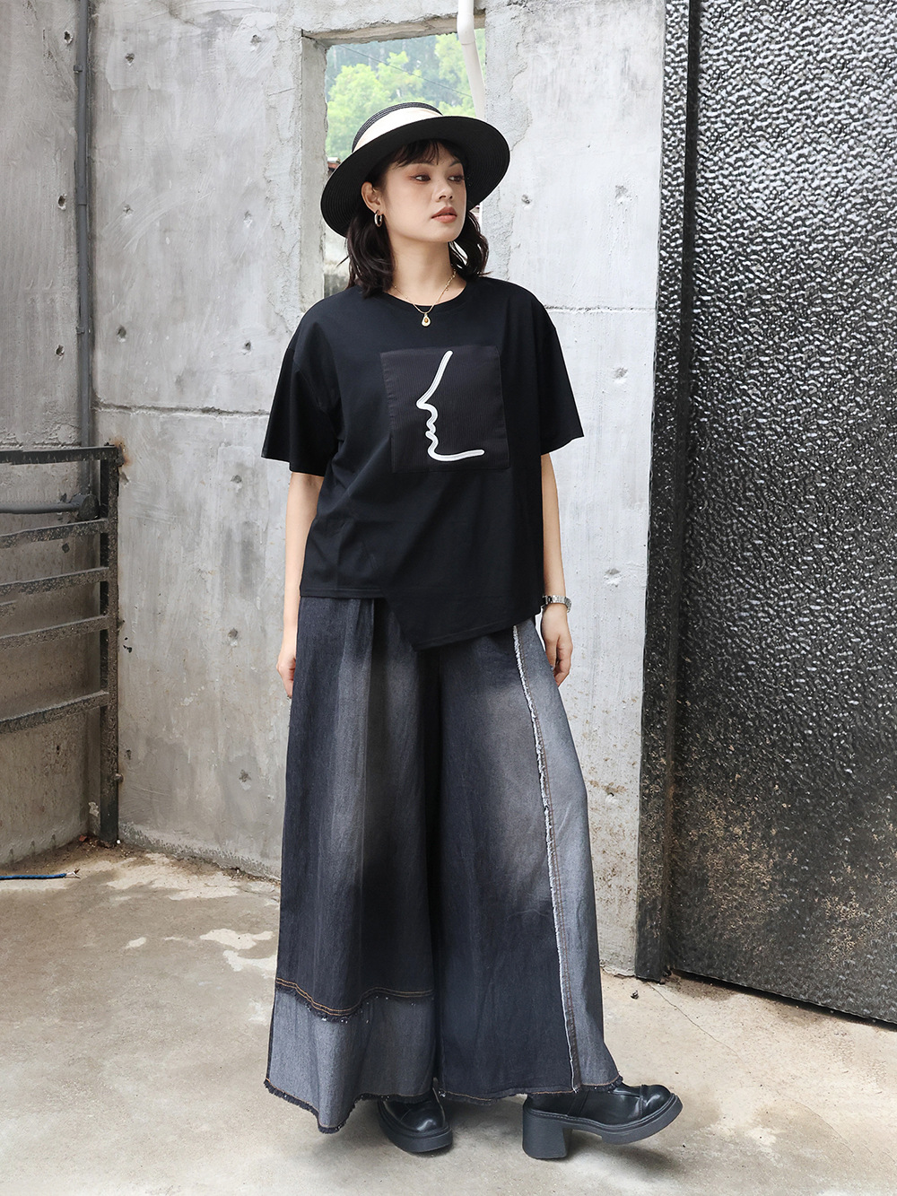 https://fulmo-img-server.com/pants-set/db71522d-17a4-4420-a6ed-5bc578344eb1.jpg