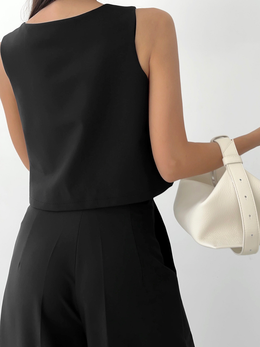 https://fulmo-img-server.com/pants-set/e36aa90a-add3-4241-8693-3dcea1dbdaf8.jpg