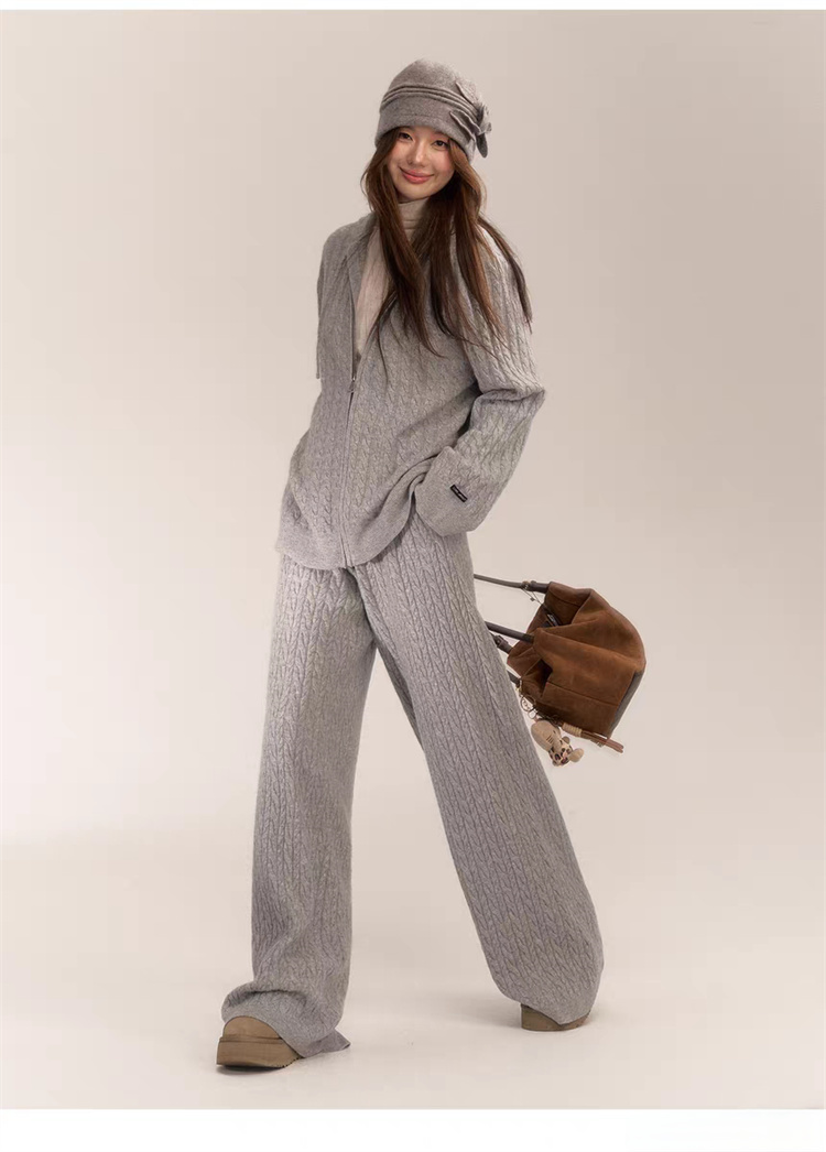 https://fulmo-img-server.com/pants-set/e452704c-afb2-49e1-a4a6-ff9f92d8ca8e.jpg