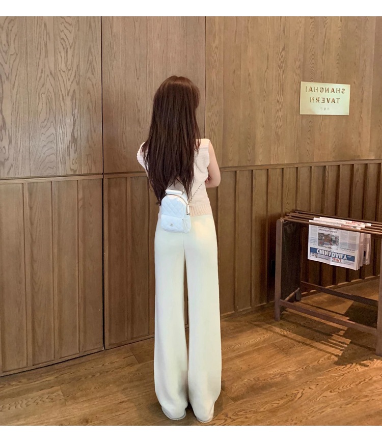 https://fulmo-img-server.com/pants-set/e5f975ed-92e8-4586-aa02-37bf813e0c05.jpg