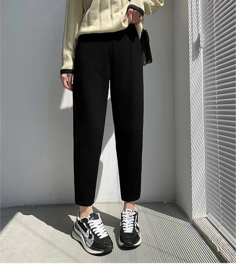 https://fulmo-img-server.com/pants-set/e7572f9f-ebc7-4931-b5d3-3afb3ea55697.jpg