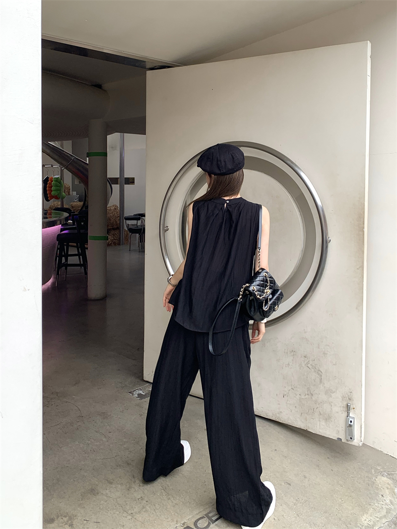https://fulmo-img-server.com/pants-set/ea746087-6180-4586-83e8-f05237e4a22e.jpg