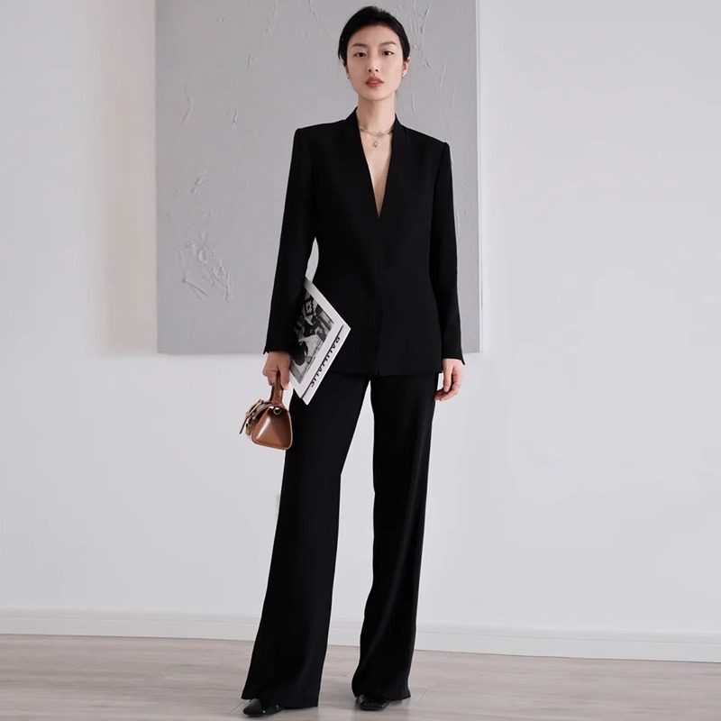 https://fulmo-img-server.com/pants-set/ebd8a7b3-7226-43d2-a9fb-e4e4ba060781.jpg
