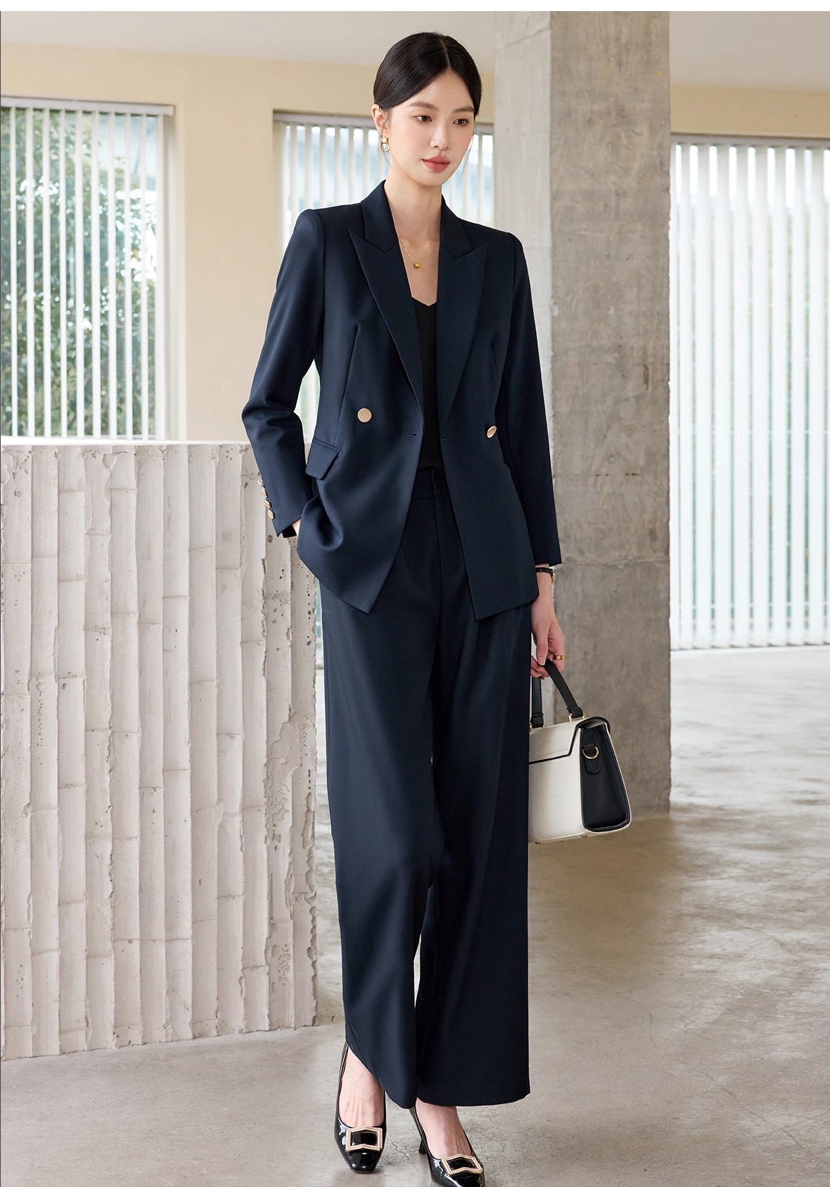 https://fulmo-img-server.com/pants-set/f0731405-b866-4c59-90d7-d11395e0ca98.jpg