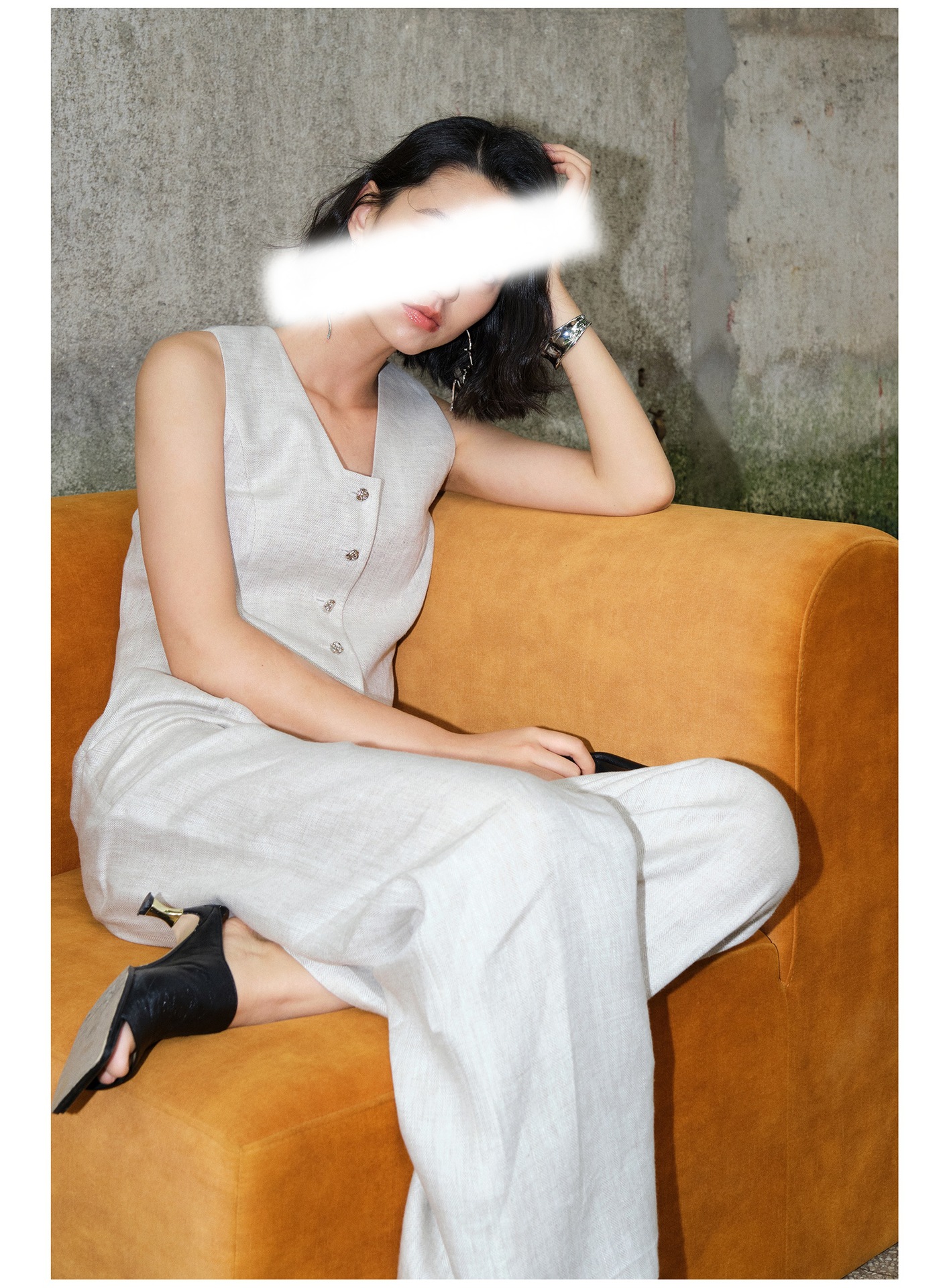 https://fulmo-img-server.com/pants-set/f17afe16-7700-4ed2-bb31-e768defb20ed.jpg
