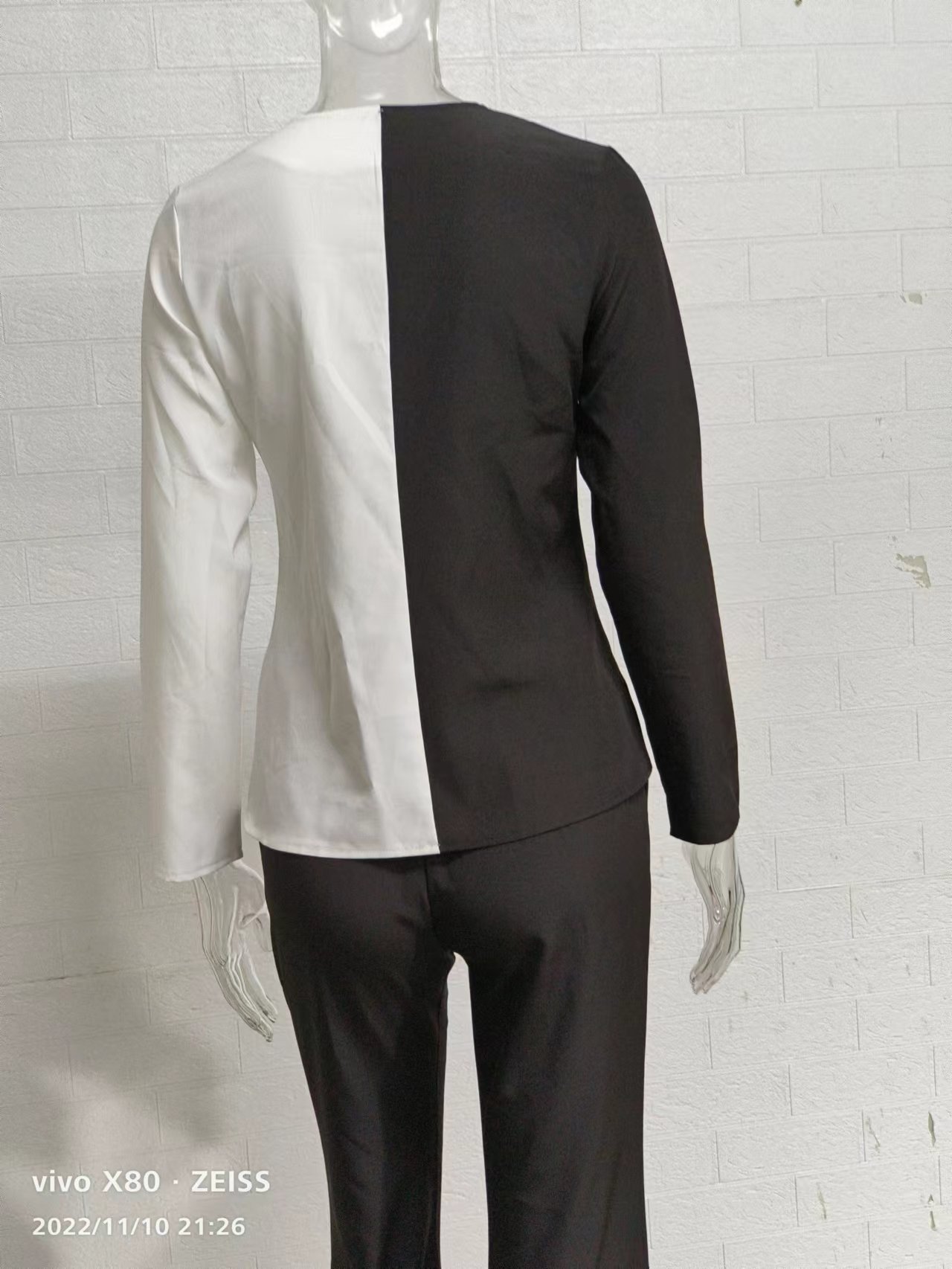 パンツセットアップ 配色切替デザインブラウスとワイドパンツセットアップ