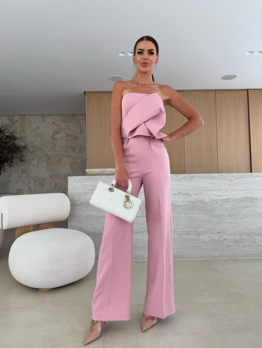https://fulmo-img-server.com/pants-set/f2754ac0-9d15-460c-a8e4-25fac5591111.jpg