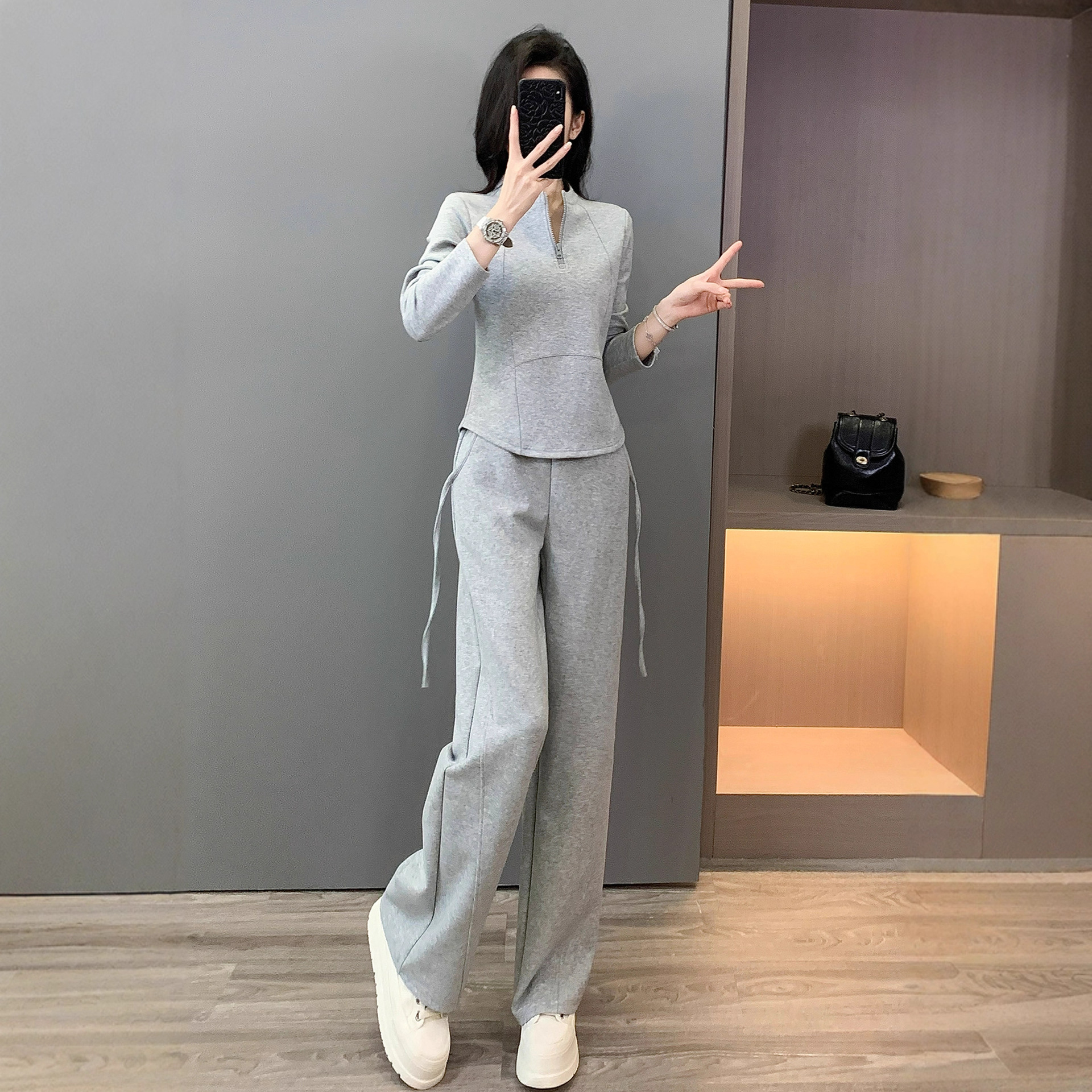 https://fulmo-img-server.com/pants-set/f5fe0c5a-9ba9-4bd3-8892-ddde5a050cd2.jpg