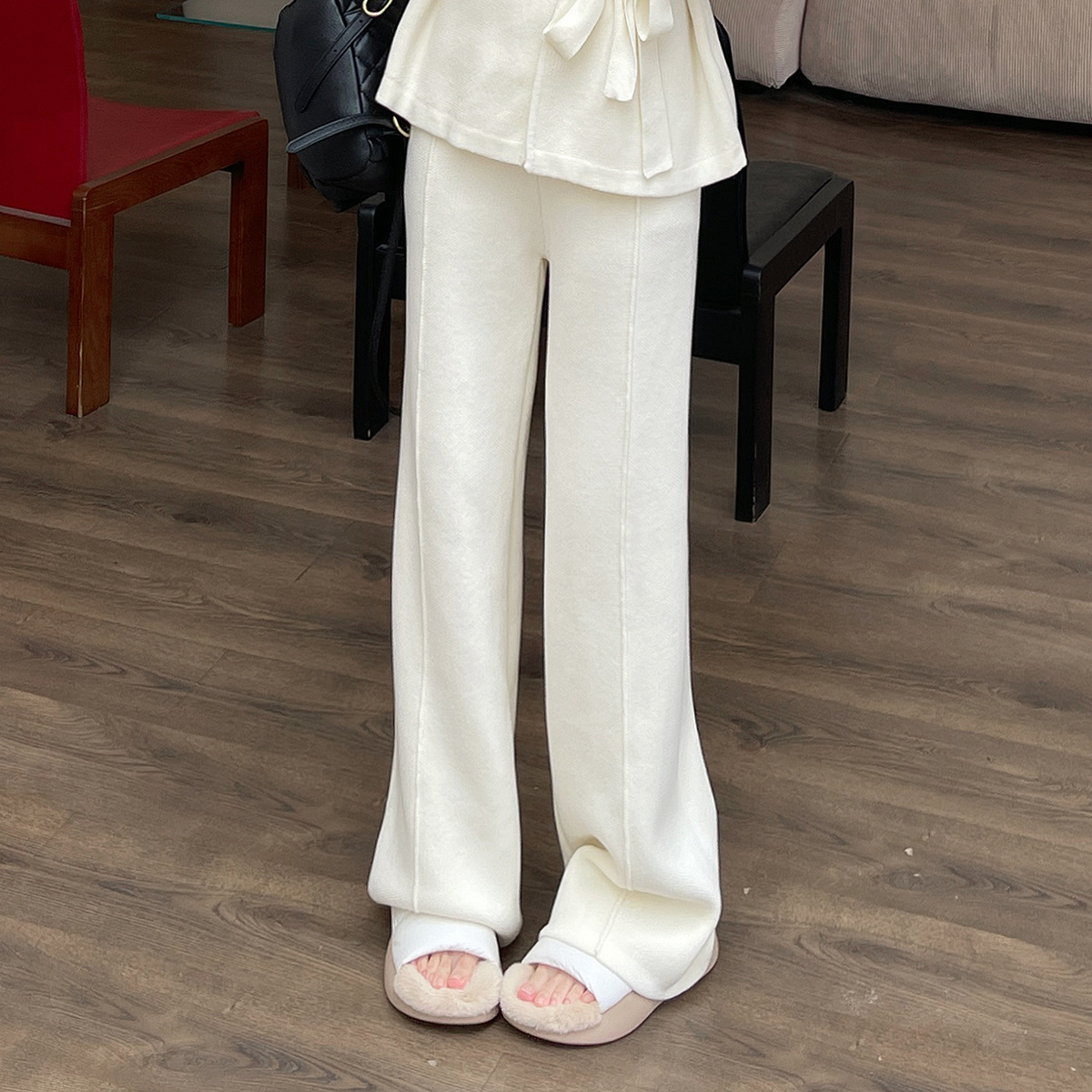 https://fulmo-img-server.com/pants-set/f6259214-2cad-4646-9e36-d312ed939107.jpg