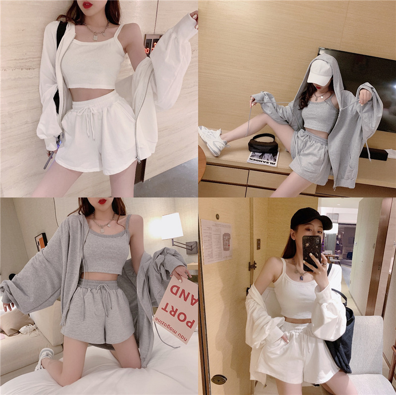 パンツセットアップ 三点式キャミソールトップとショートパンツとジャケット