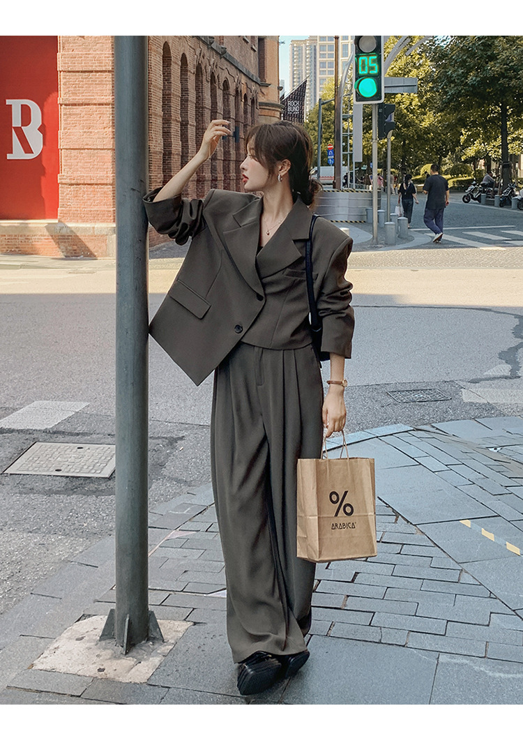 https://fulmo-img-server.com/pants-set/fbcbb1b5-b41d-436b-ab54-3990b80e1722.jpg