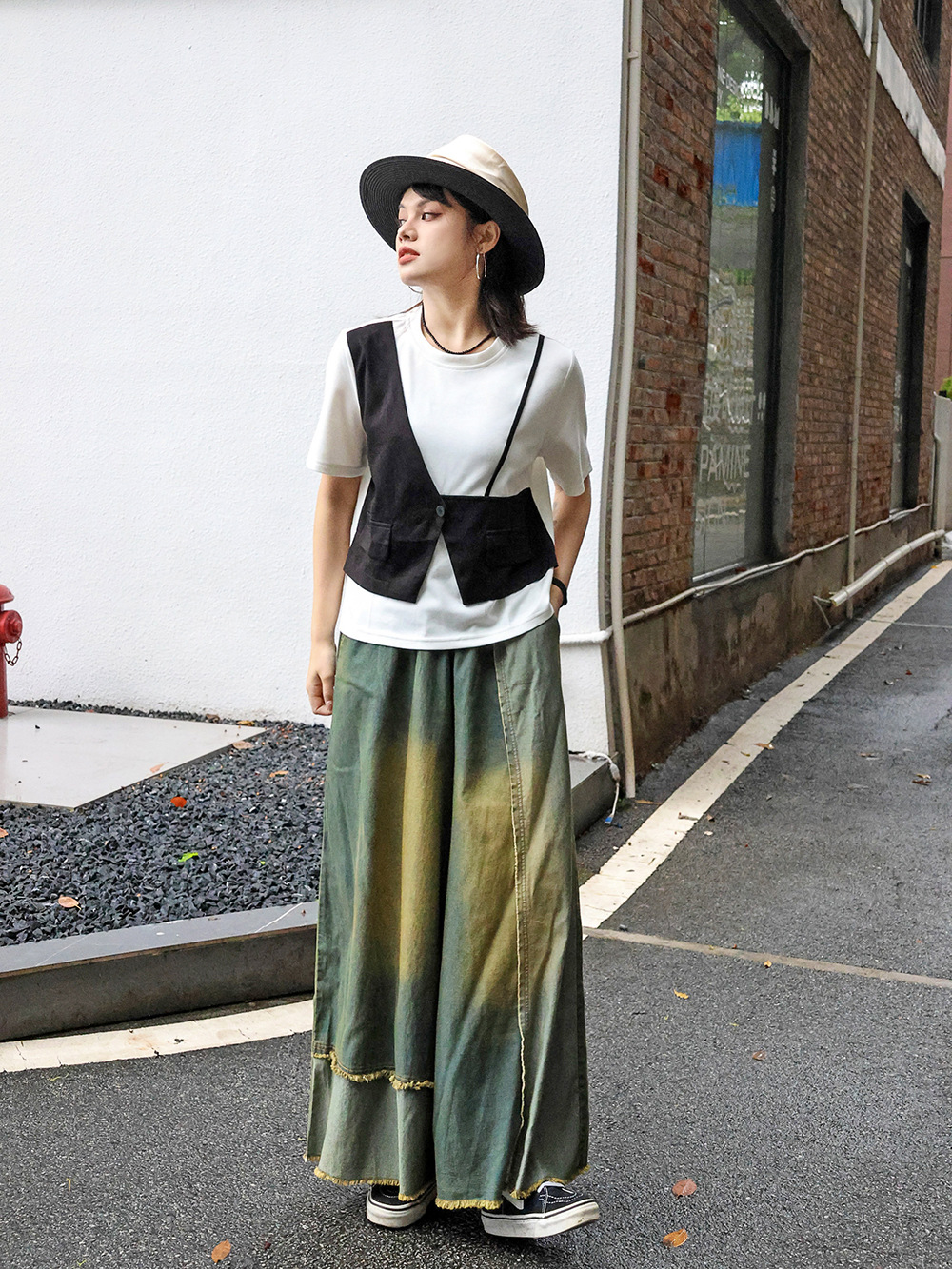https://fulmo-img-server.com/pants-set/fc8f1904-d417-471c-b106-55a882f23156.jpg