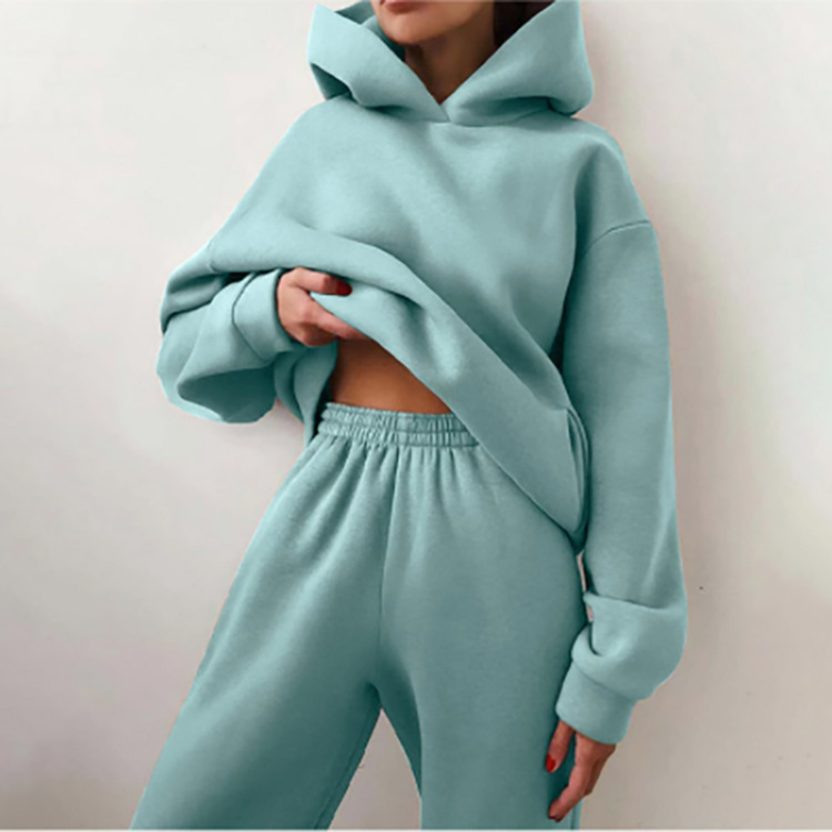 パンツセットアップ ゆったりフード付きパーカーとワイドパンツのセットアップ