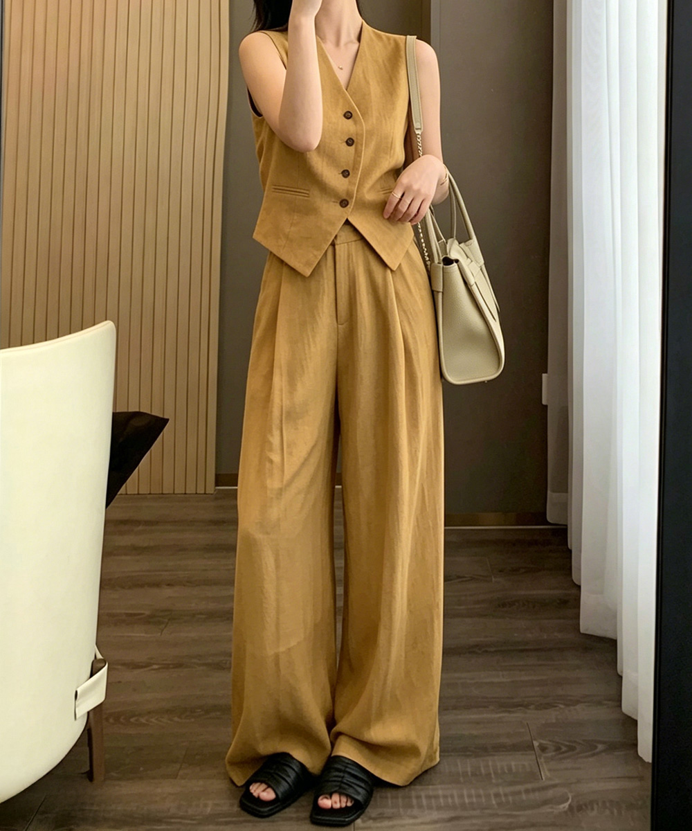 https://fulmo-img-server.com/pants-set/fd388aa8-ba47-4d17-88d8-2722513d029a.jpg