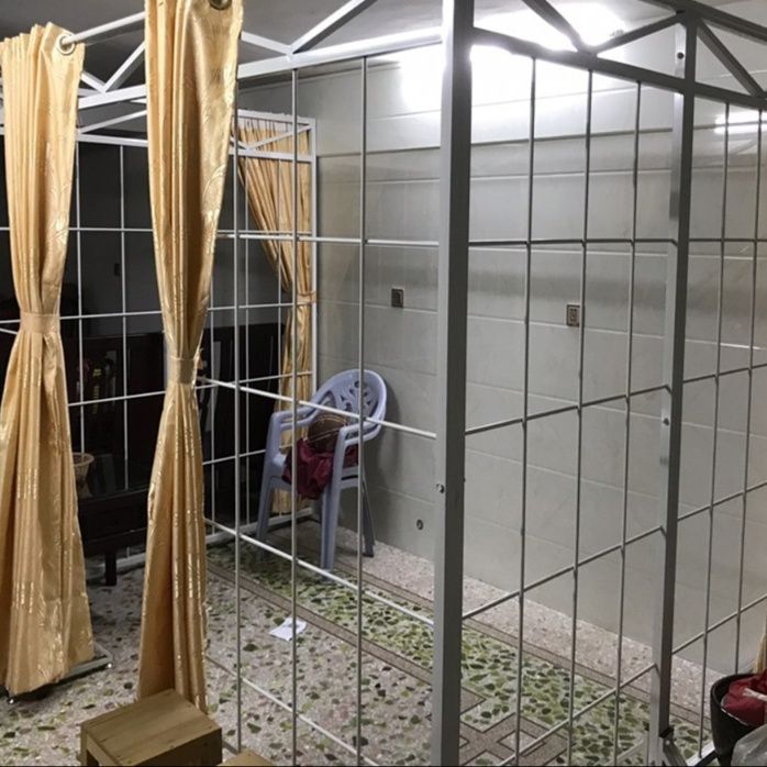 パーテーション 格子柄突っ張り式間仕切りパーテーション