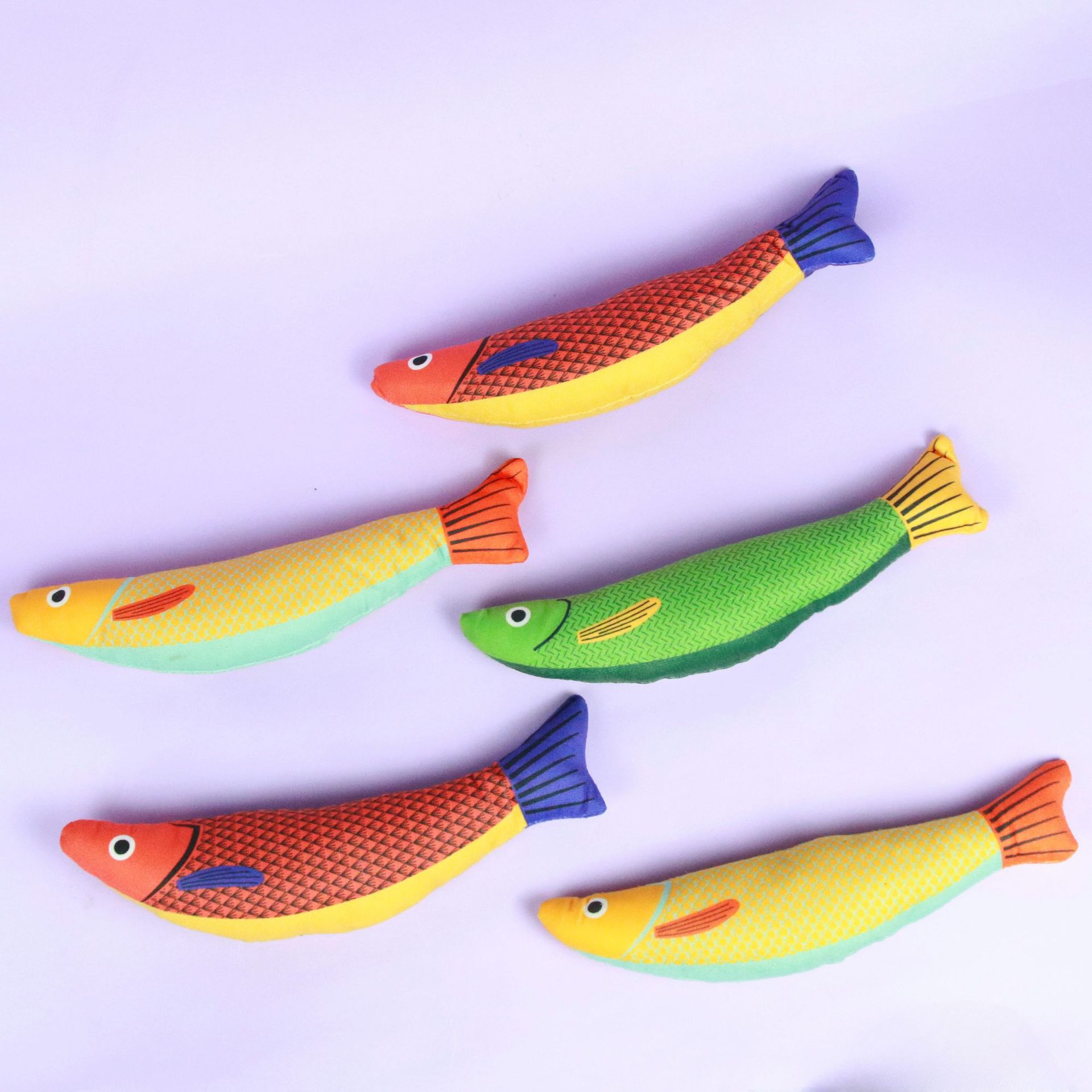 猫 おもちゃ 噛んで遊べるぬいぐるみ　魚おもちゃ