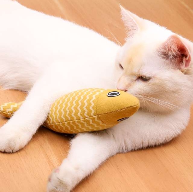 猫 おもちゃ お魚型 ジグザグ柄 猫じゃらし