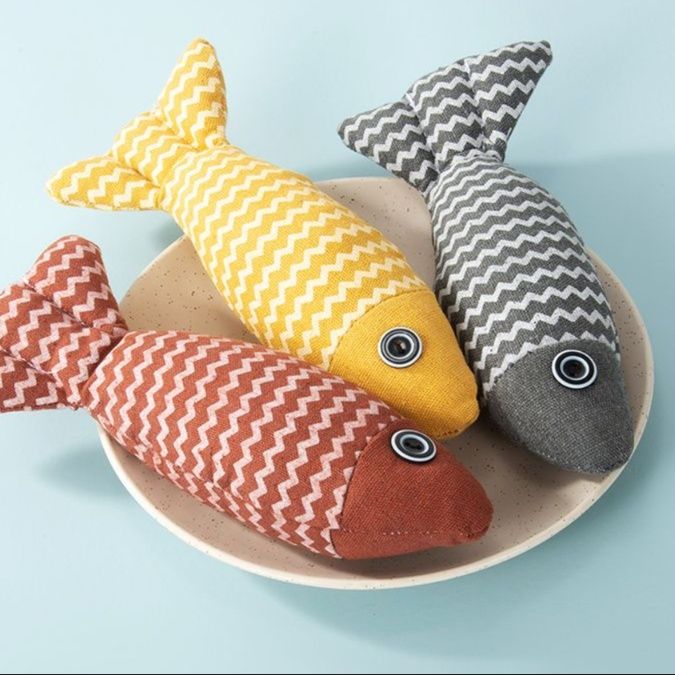 猫 おもちゃ ふわもこ波模様の魚型おもちゃ