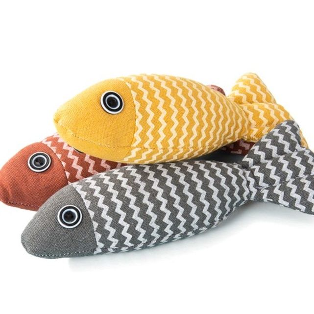 猫 おもちゃ ふわもこ波模様の魚型おもちゃ