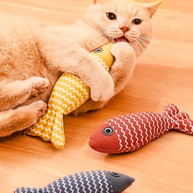 猫 おもちゃ お魚型 ジグザグ柄 猫じゃらし