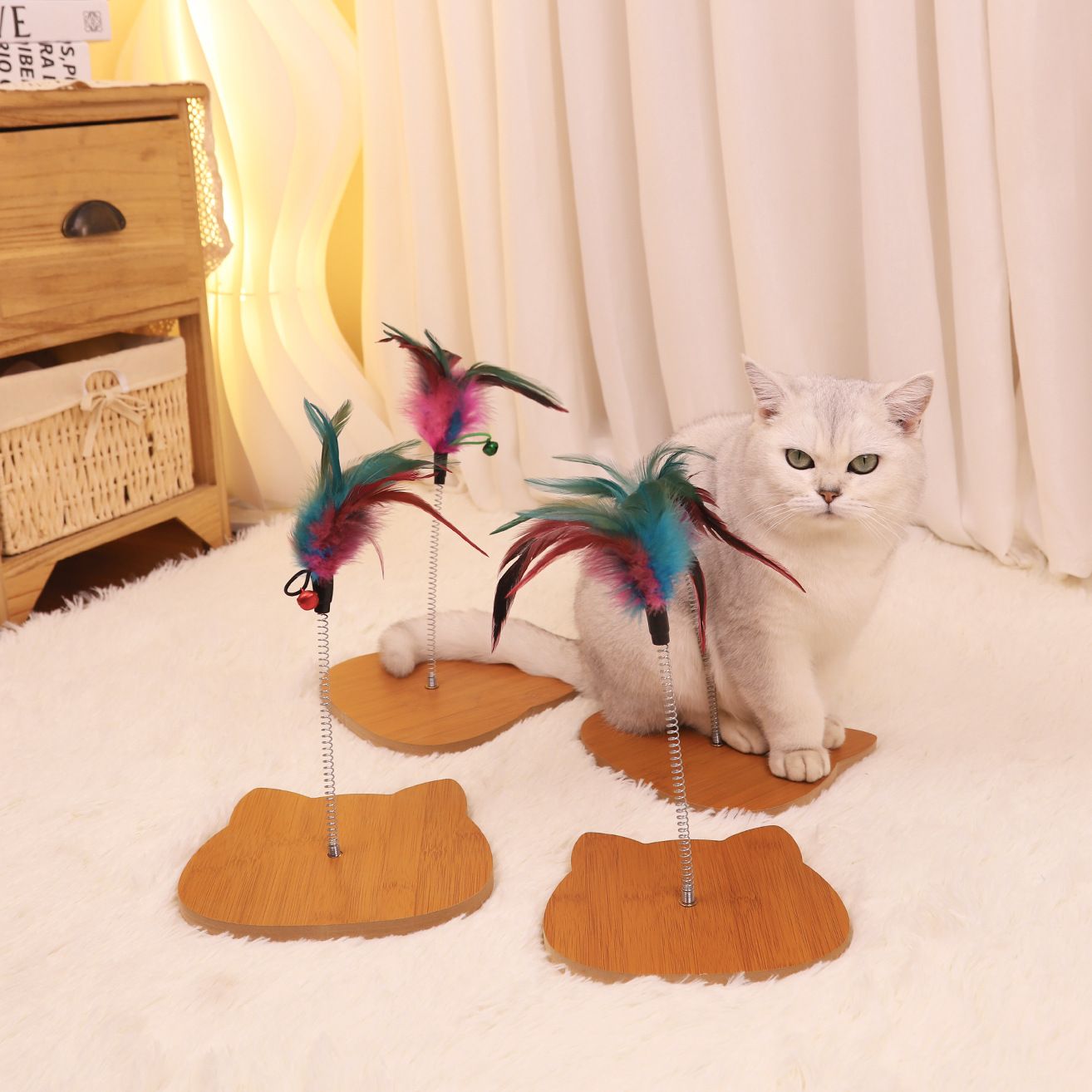 猫 おもちゃ 羽根舞う木製台座の猫じゃらし