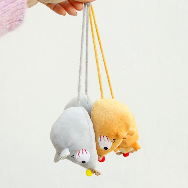 猫 おもちゃ もちもちネズミの壁飾り