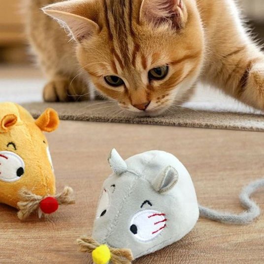 猫 おもちゃ もちもちネズミの壁飾り