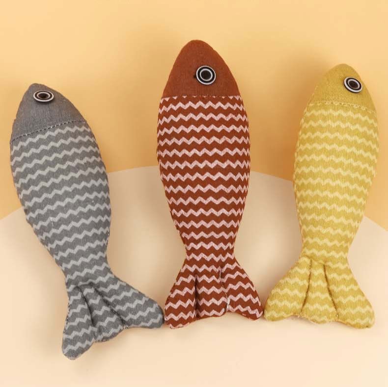 猫 おもちゃ 魚ぬいぐるみ　歯磨きハッカ入り