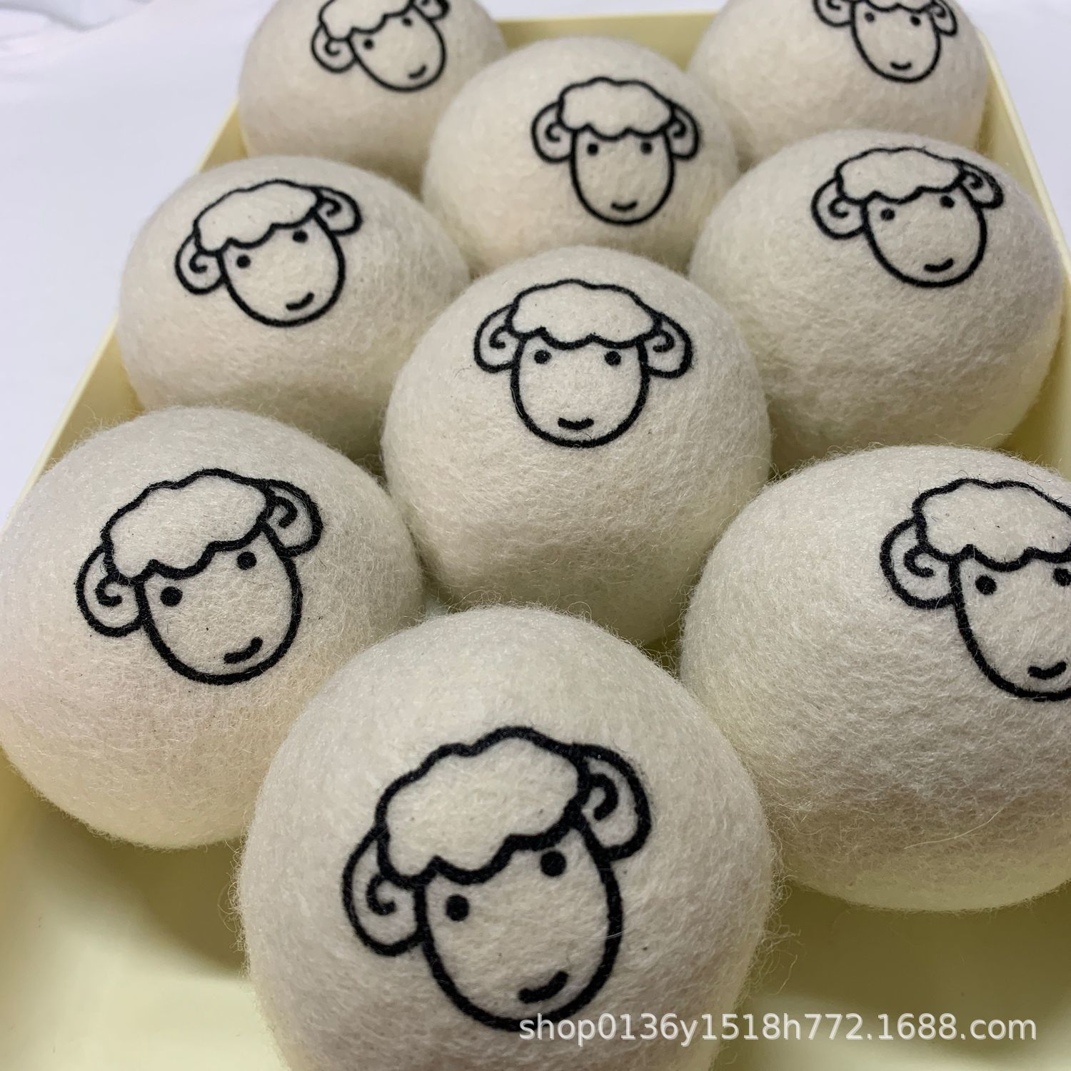 猫 おもちゃ 羊さん顔柄ふわふわ羊毛フェルトボール