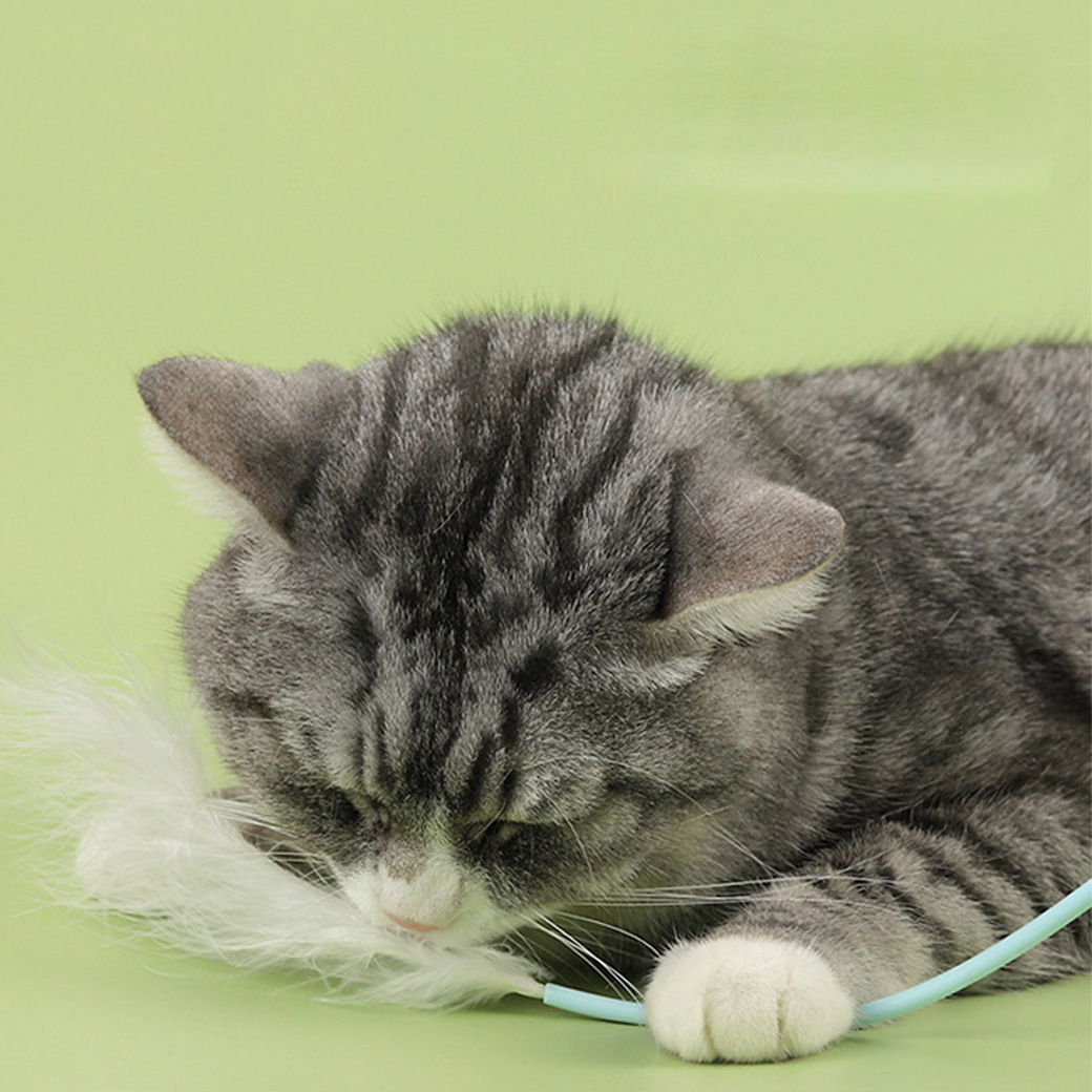 猫 おもちゃ ふわふわ羽根付き紐型猫じゃらし